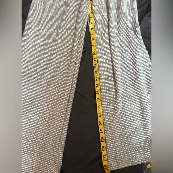 Caution to The Wind Jumper gray and white jumper - Picture 5 of 8